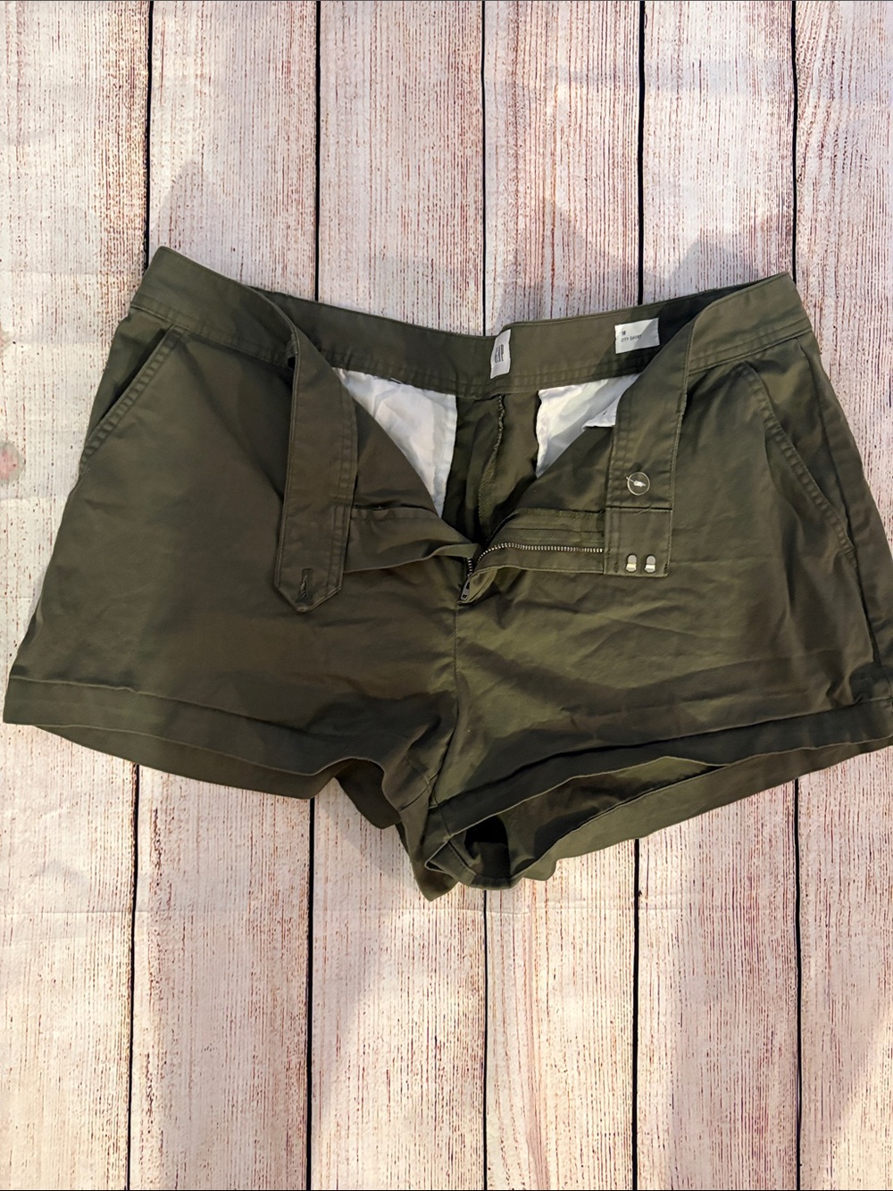 GAP Olive Utility Short-Style